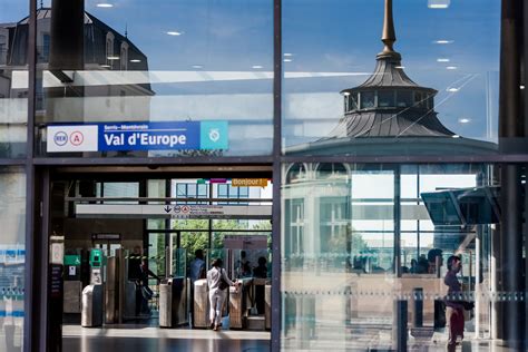 val d'europe train station